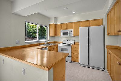 2nd image of 16037 NE 94th Way