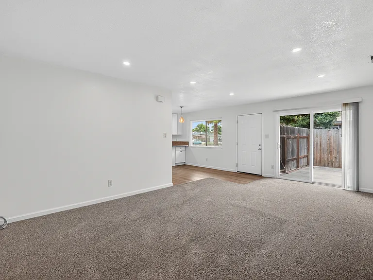 6121 Terrell Dr — Photo 6