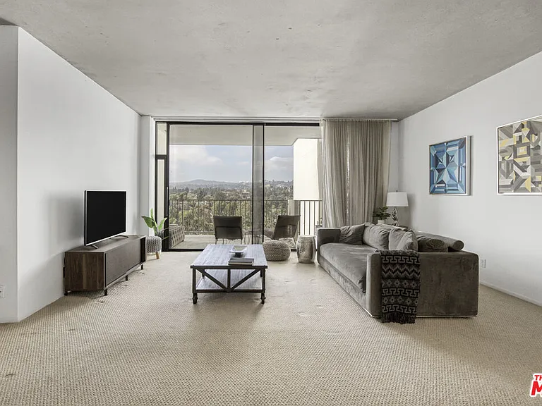 10433 Wilshire Blvd #808 — Photo 4