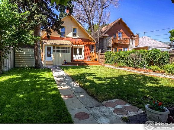 Beautiful entry from alley