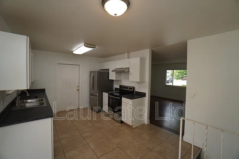 4 bed, 2.0 bath, 1750 sqft, $2,895 — Photo 4