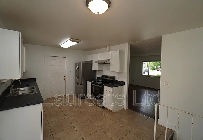 11536 E Center Dr — Photo 4