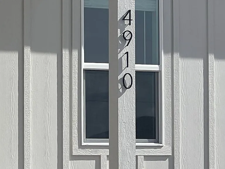 4910 W Wagon Wheel Dr — Photo 2
