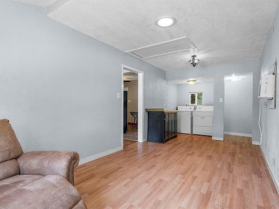 5th image of 319 Franklin Ave