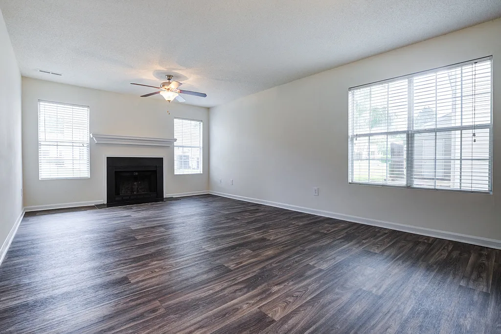 Ashmore Bridge Estates Apartment Homes — Photo 1