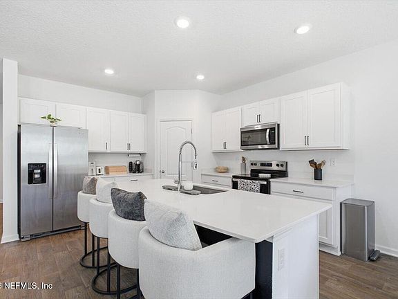 5th image of 210 ASHBROOK Street