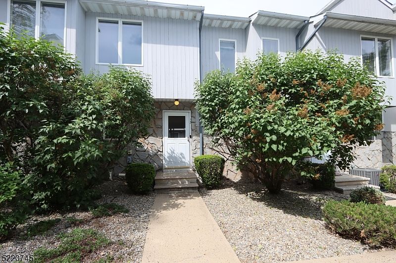 1st image of 6 Essex St #13