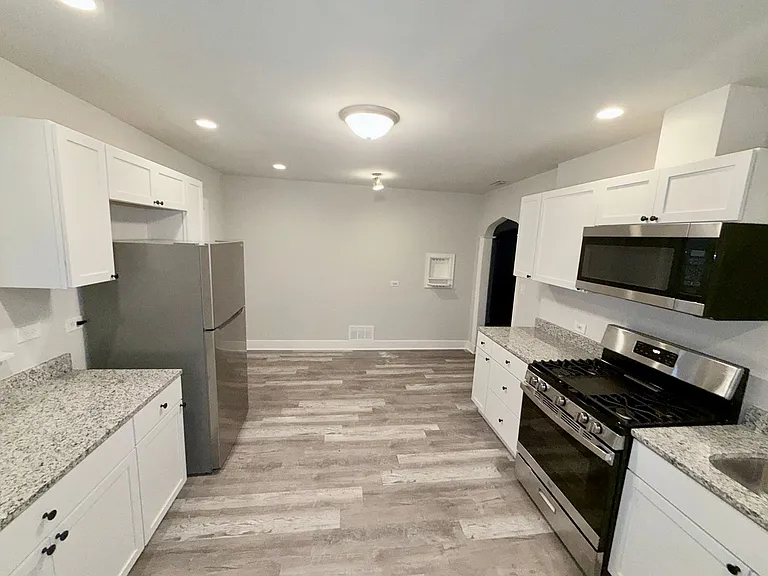 5209 W Lake St — Photo 1