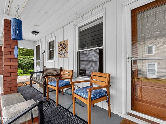 4th image of 203 Buttonwood Ave