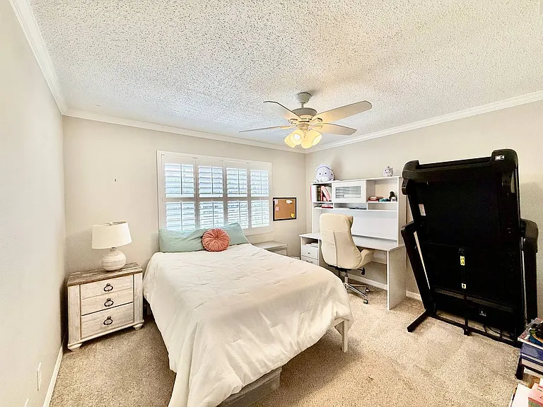 5220 S Russell St #32 — Photo 14