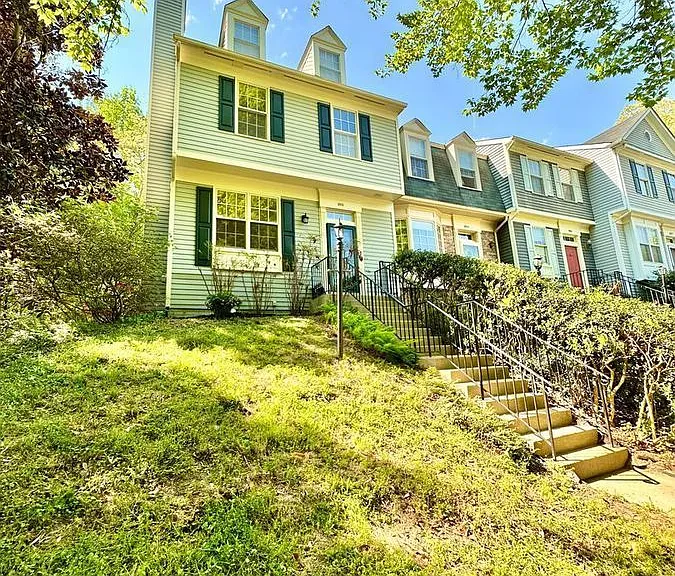 3931 Pepperidge Ct — Photo 1