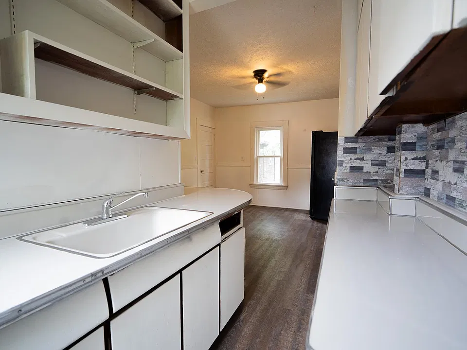 7801 Brinsmade Ave #2