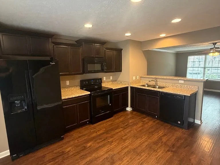 1505 Orange Ct — Photo 6