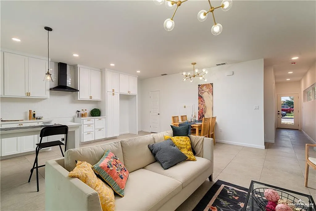 3 bed, 2.5 bath, 1471 sqft, $1,950 — Photo 3