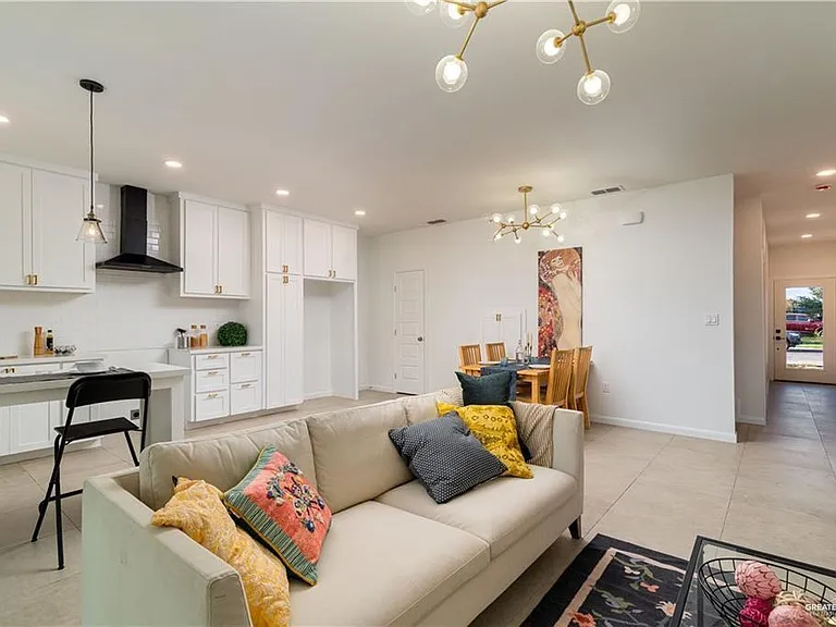 2613 Warbler Ave — Photo 3