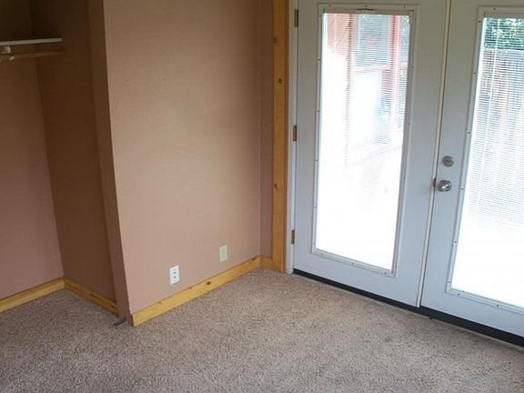 5th image of 623 N Wisconsin St APT B