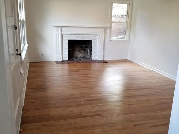 Living room (from kitchen).