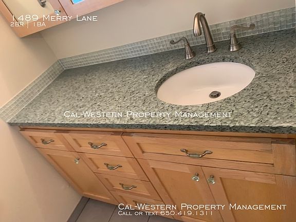 2nd image of 1489 Merry Ln