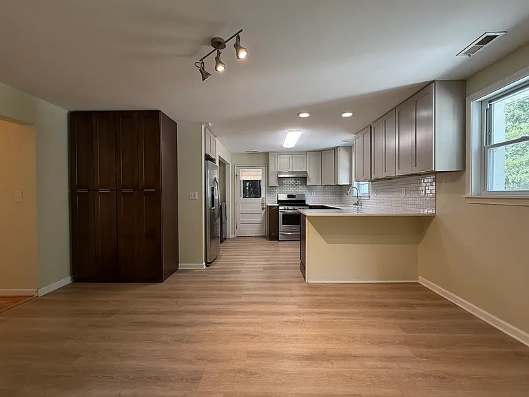 681 Combs Cir — Photo 17