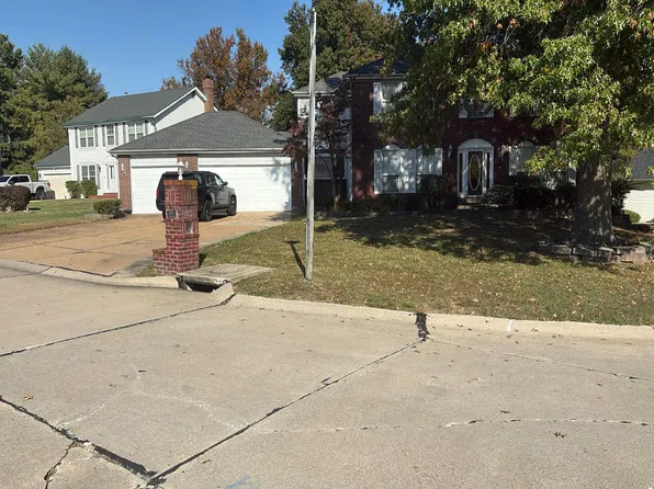 3905 McCarren Ct, Florissant, MO 63034