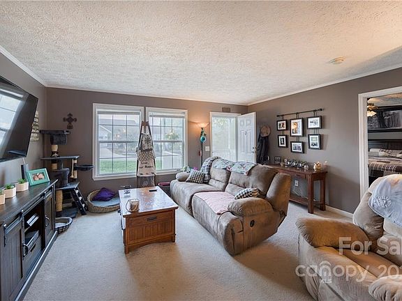 5th image of 47 Meadow Dr