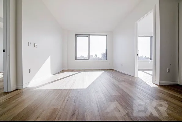 Rented by EXR | media 10