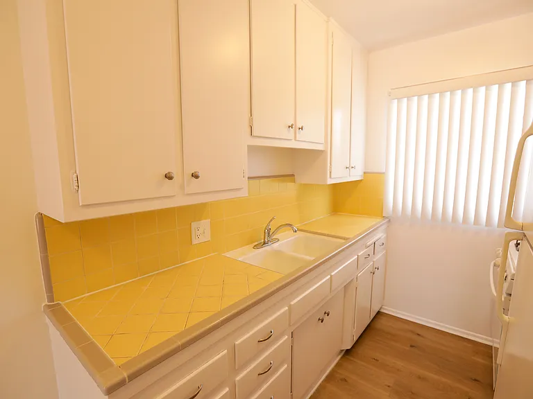 262 S Sycamore Ave #15 — Photo 3