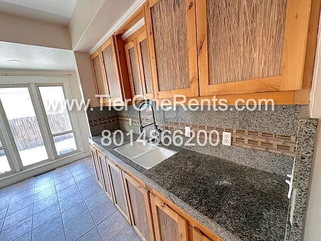 141 E Wentworth Ave — Photo 11