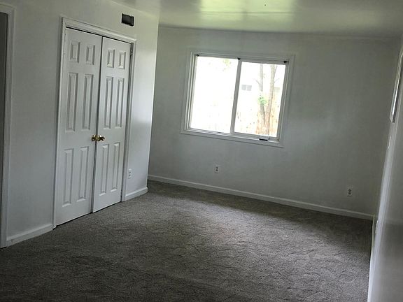 4th image of 137 York Dr