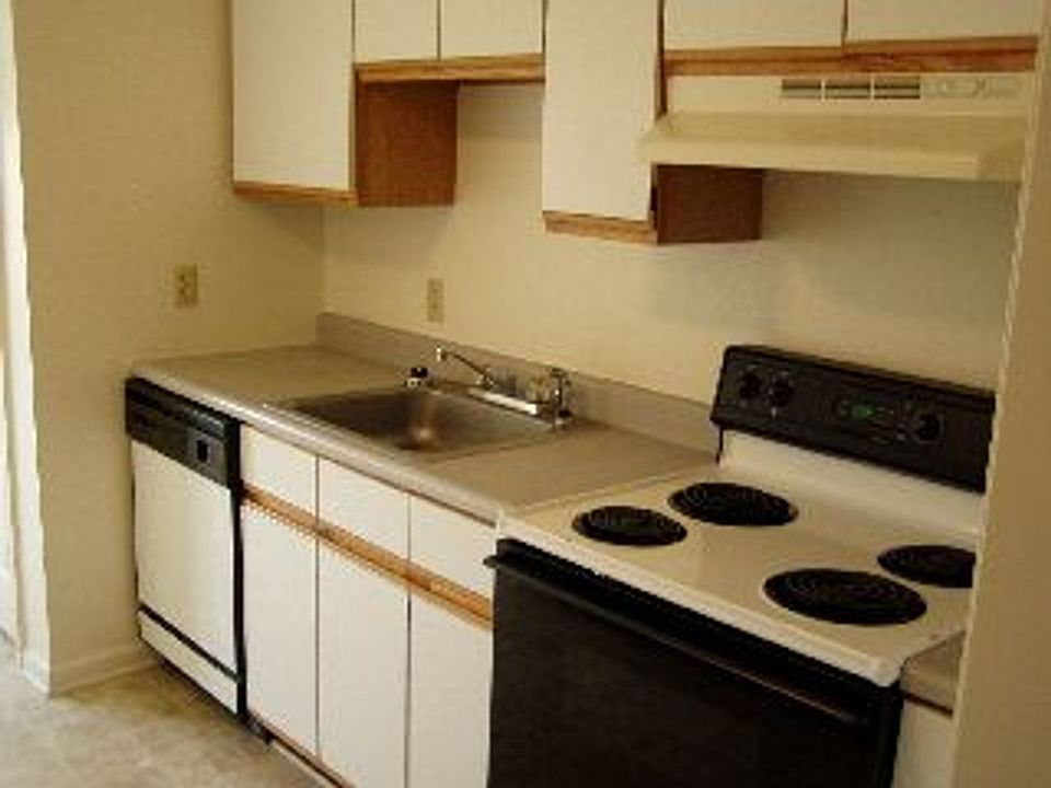 2nd image of 121-122 Westwind Ct #122-203