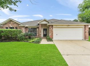 614 Oak Glen Dr, Kemah, TX 77565