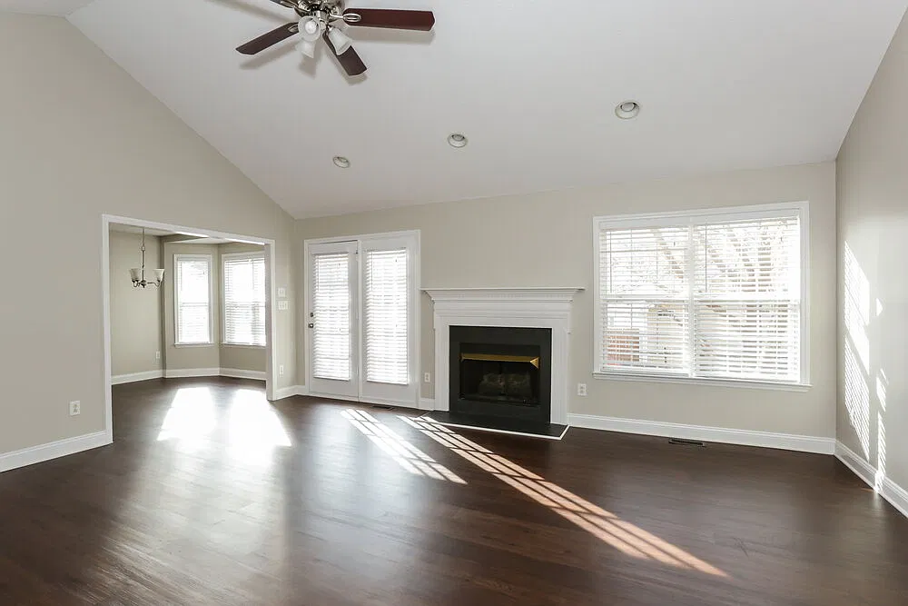 3 bed, 2.0 bath, 1569 sqft, $2,270 — Photo 2