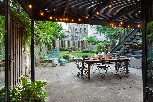 Sold by Compass | media 9