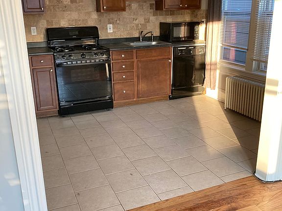 5th image of 242 N Park Ave #1
