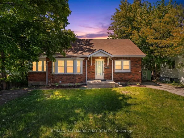 30 Penetang St, Barrie, ON L4M 1V6