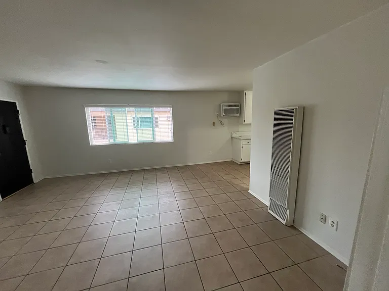 6544 S Pickering Ave #E — Photo 16