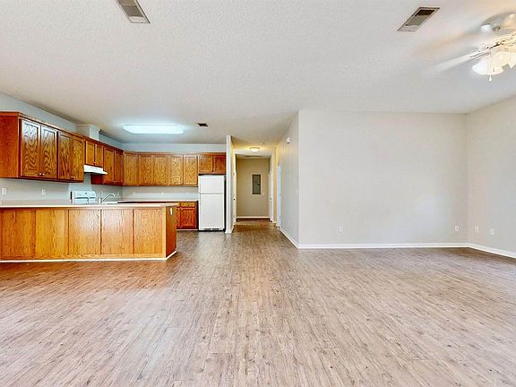 4th image of 122 Grove Hill Ave
