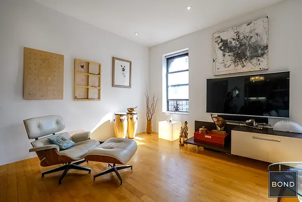 Rented by Bond New York | media 2