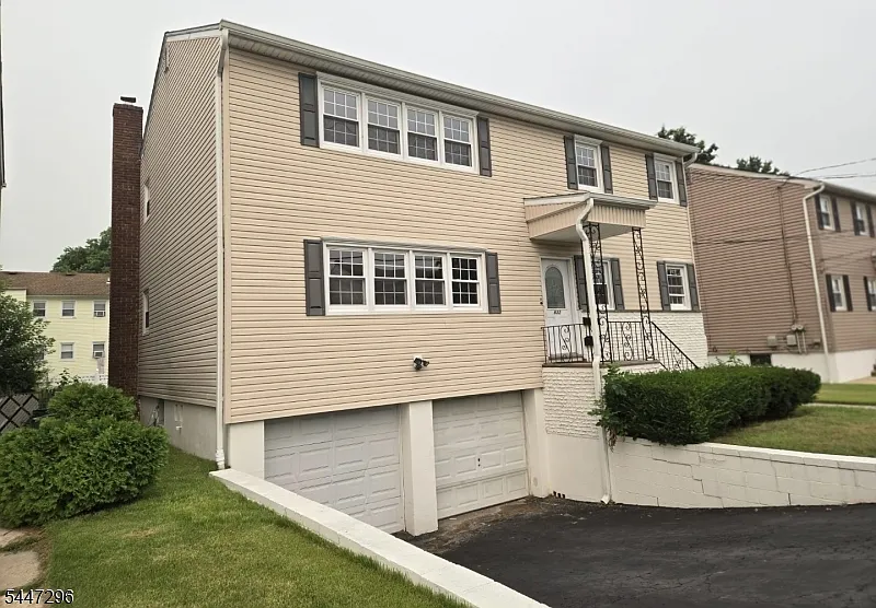 3 bed, 1.0 bath, 1200 sqft, $3,100 — Photo 2