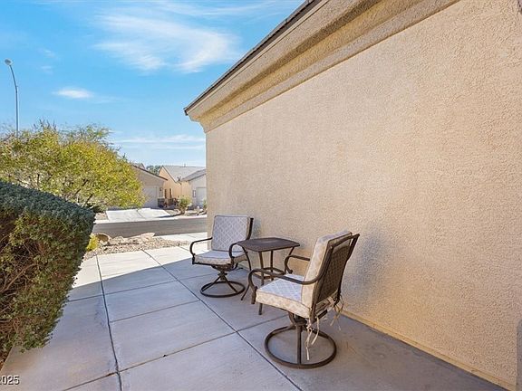 4th image of 7945 Woodlark Ct