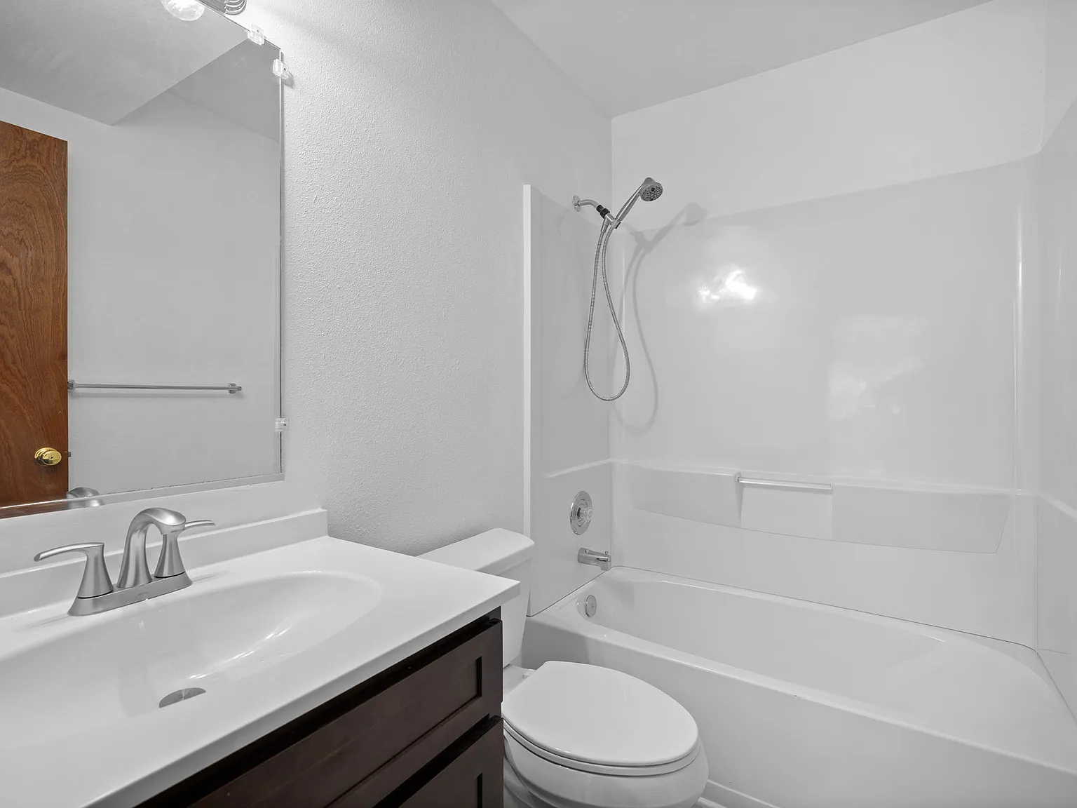 4 bed, 2533 sqft, $2,600 — Photo 3