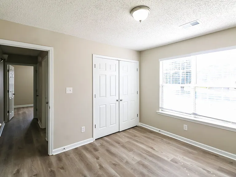 1299 N Hampton Dr — Photo 13