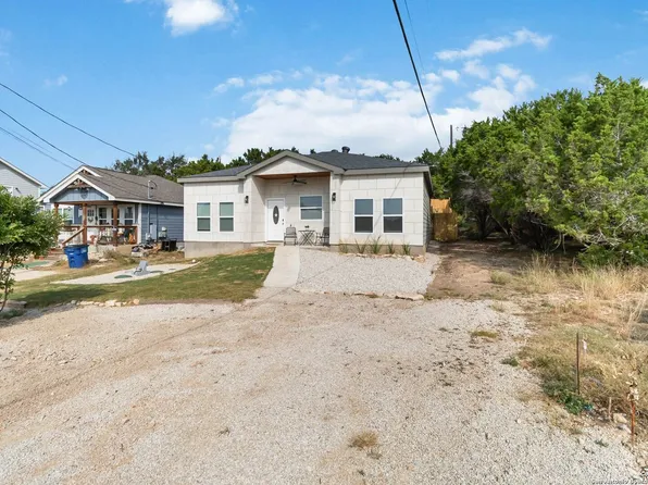 567 Hummingbird Hl, Canyon Lake, TX 78133