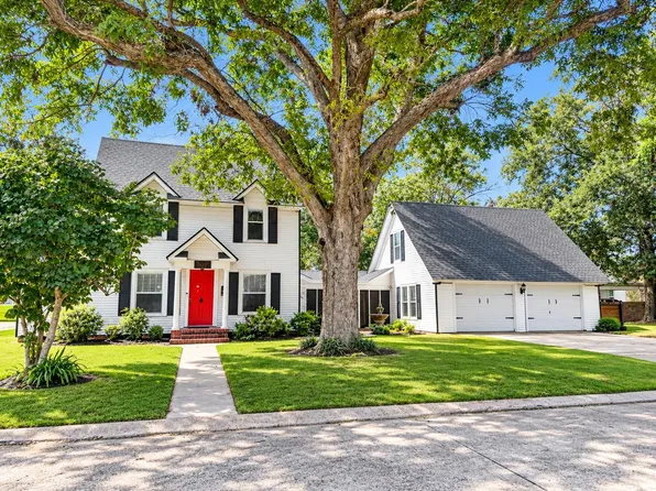 307 N McFarlain St, Jennings, LA 70546
