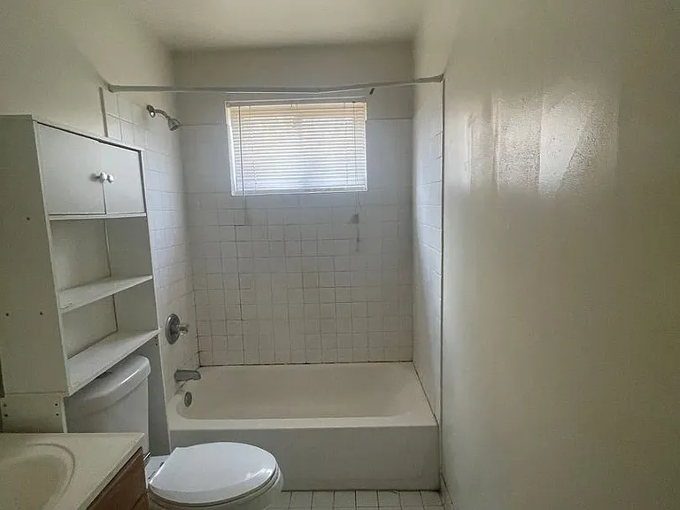 2412 Charjean — Photo 17