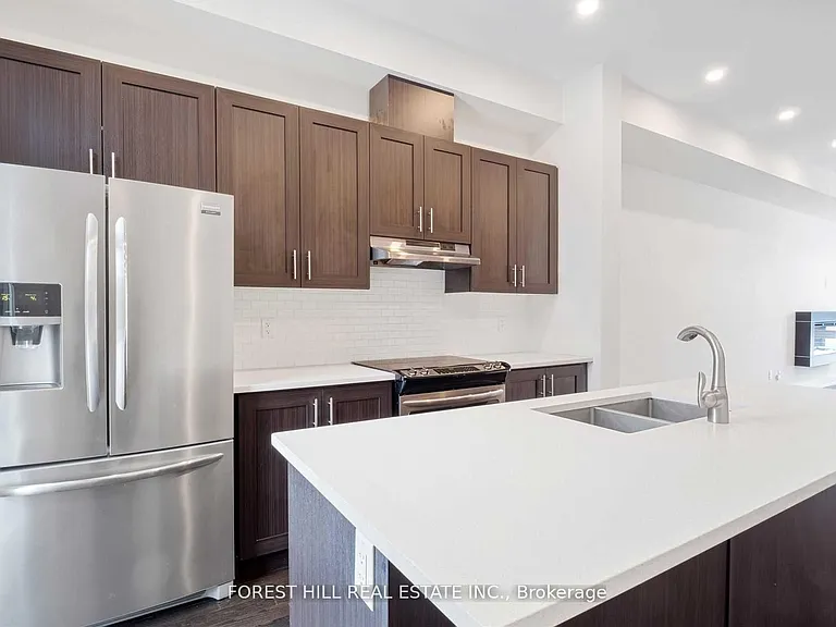 9144 Bathurst St — Photo 15