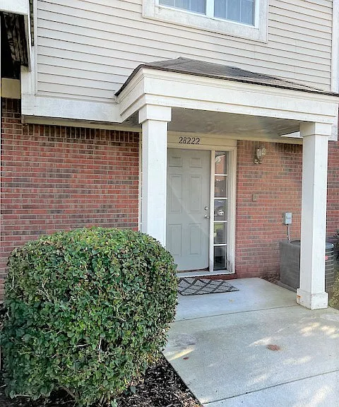 28222 S Pointe Ln — Photo 1