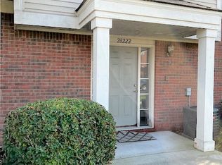 28222 S Pointe Ln, Chesterfield, MI 48051