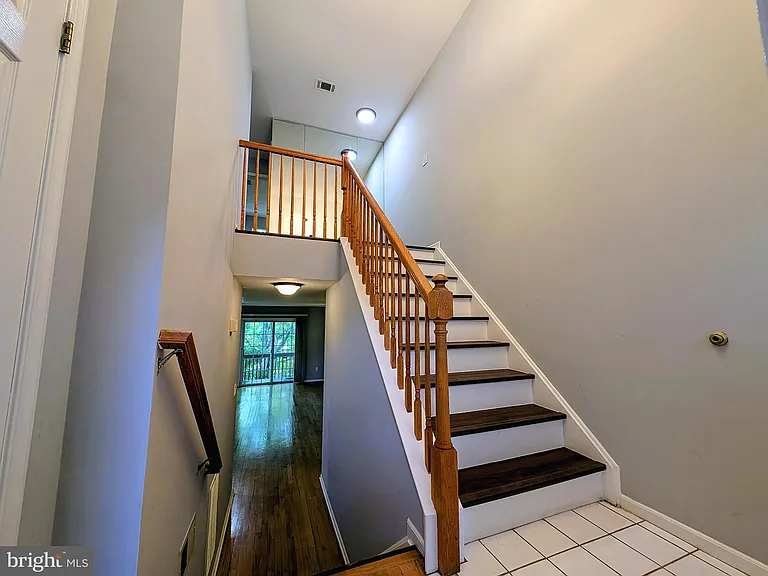 26 Taft Ct — Photo 3