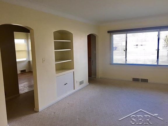 5th image of 4047 Louise St